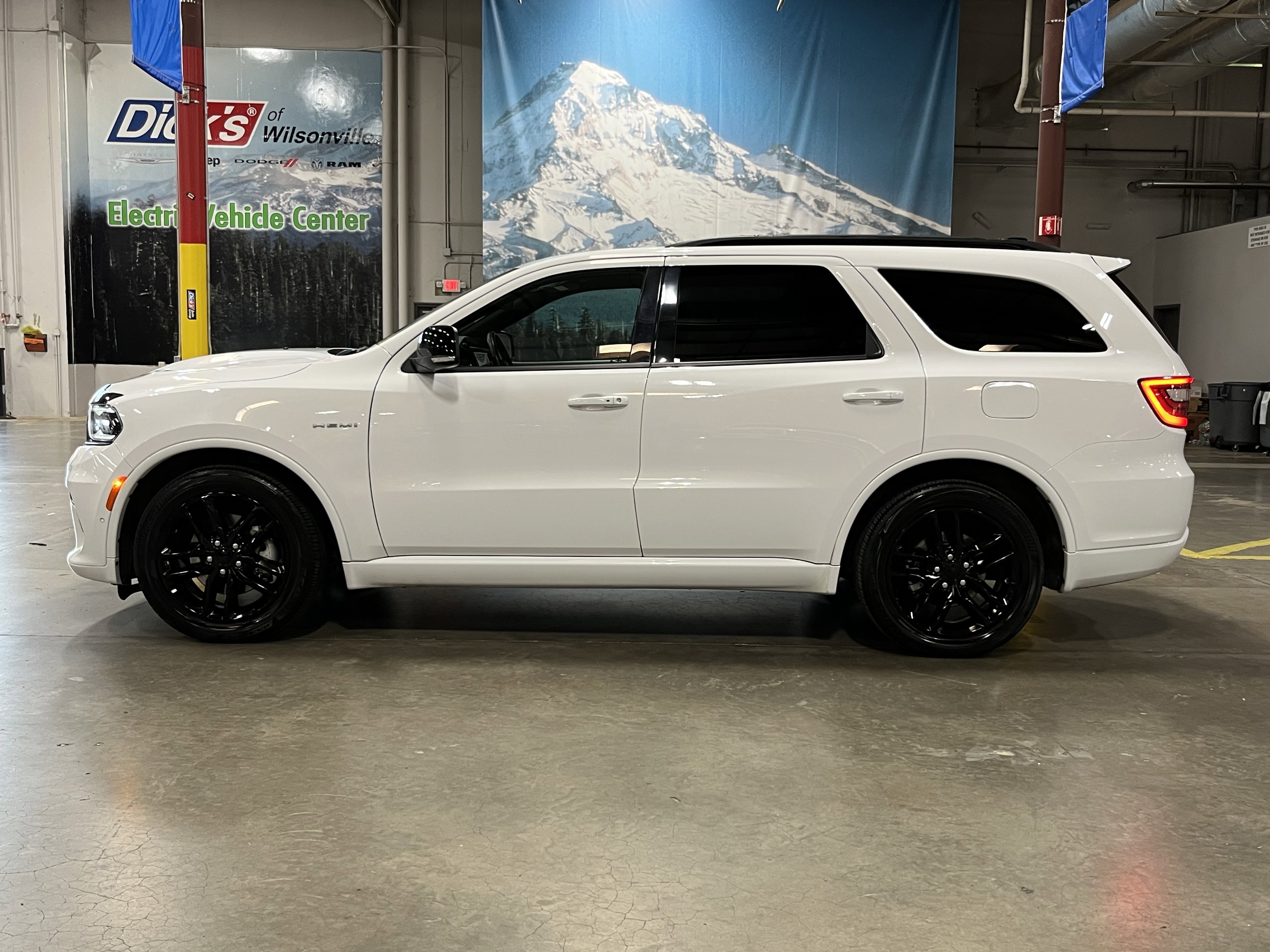 Certified 2025 Dodge Durango R/T image 2