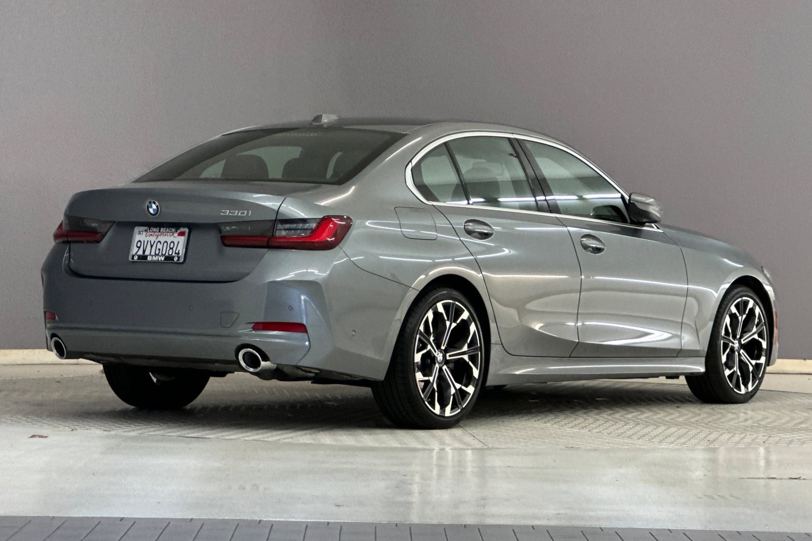 Used 2025 BMW 330i Sedan w/ Premium Package RWD image 8