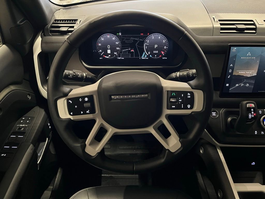 Used 2025 Land Rover Defender 110 S image 29