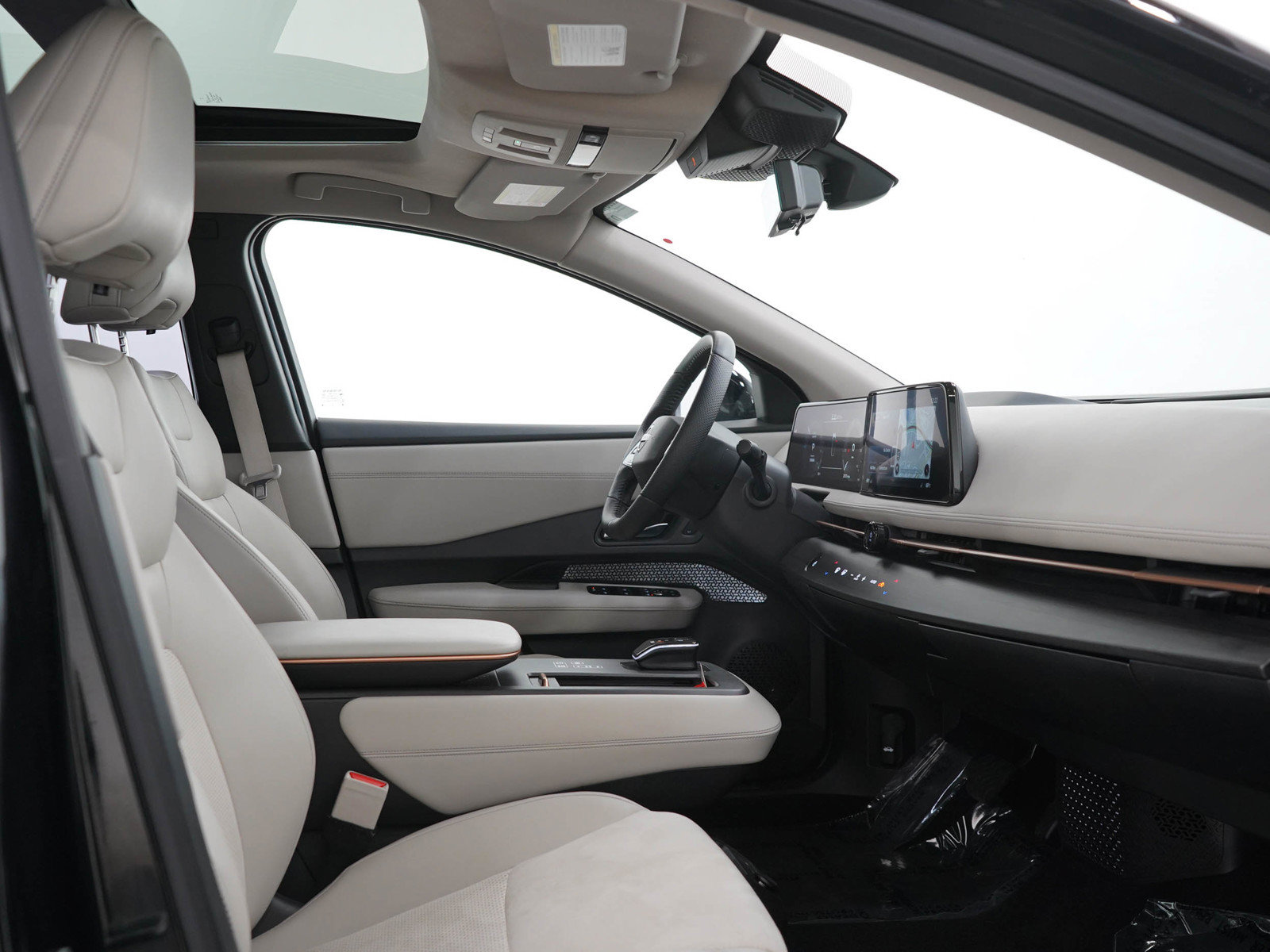 Used 2024 Nissan Ariya AWD image 13