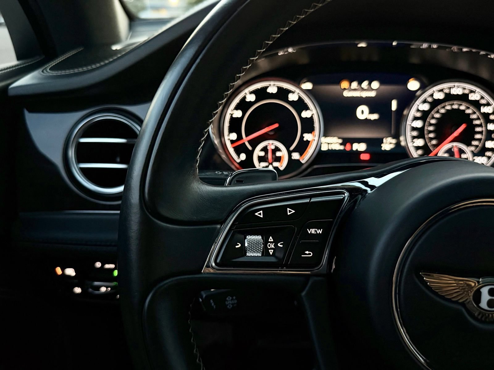 Used 2019 Bentley Bentayga AWD/4WD image 54