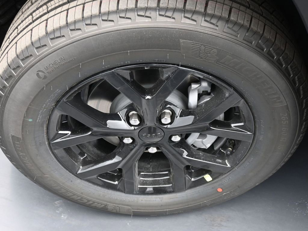 New 2025 Jeep Grand Cherokee Altitude image 21