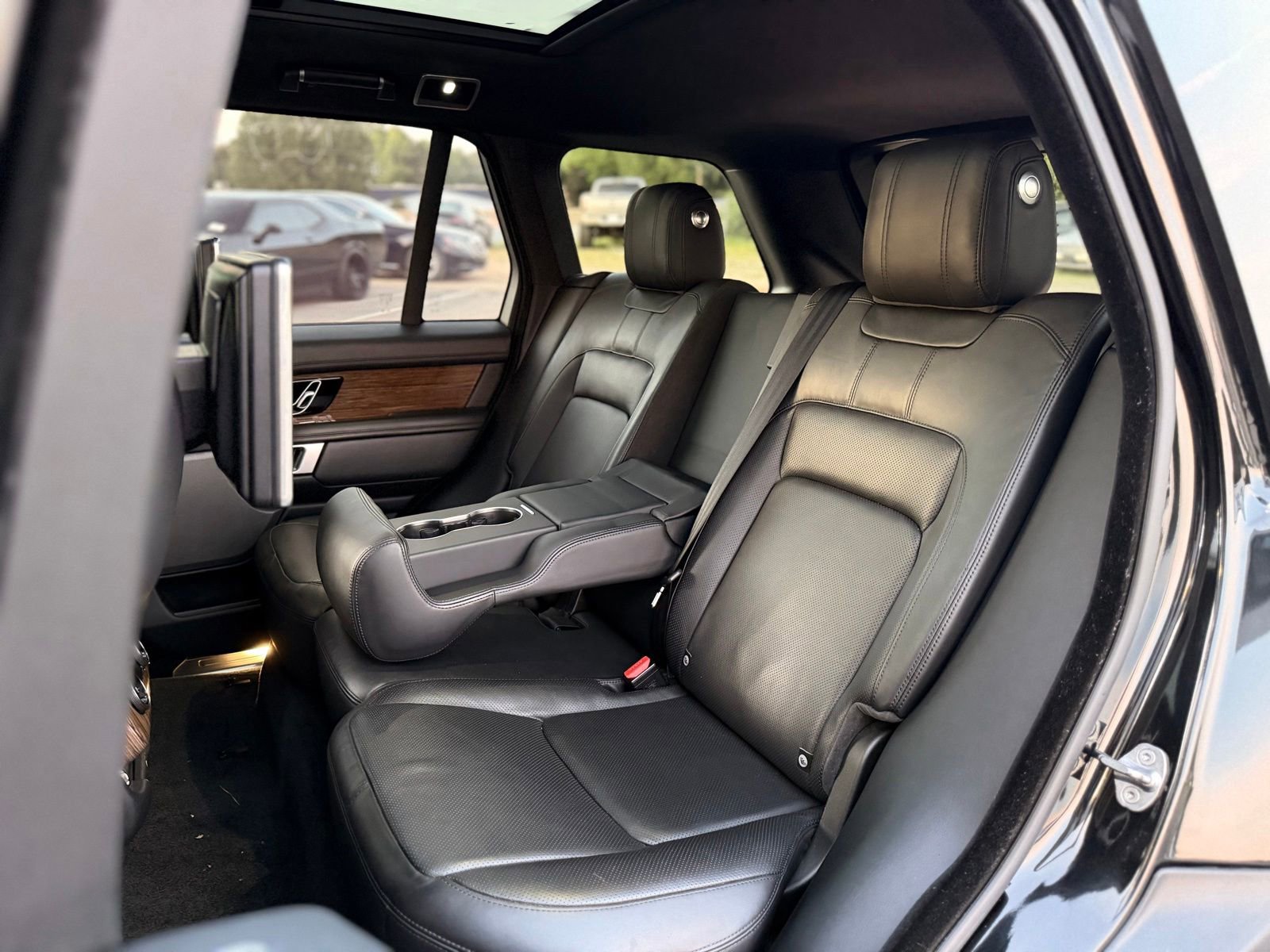 Used 2018 Land Rover Range Rover Supercharged AWD/4WD image 24
