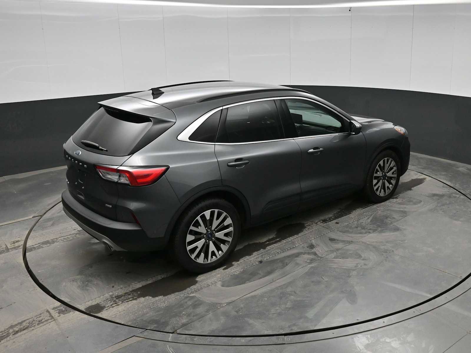 Used 2021 Ford Escape Titanium image 29