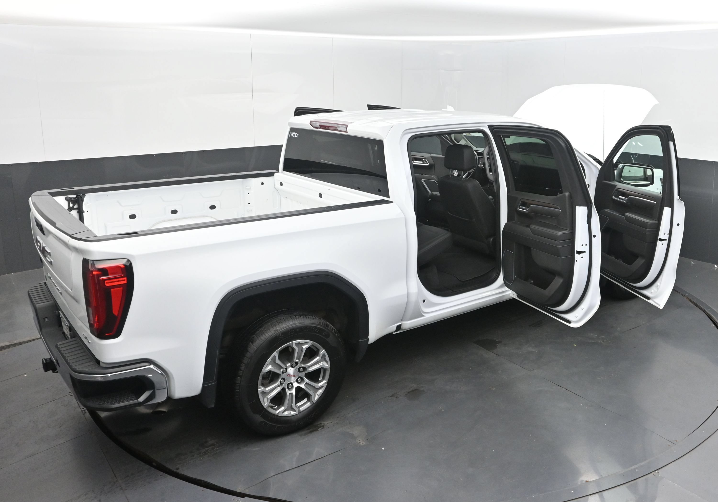 Used 2025 GMC Sierra 1500 SLT RWD image 44