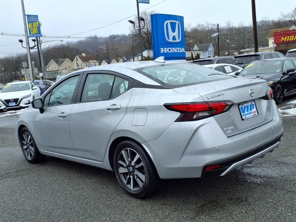 Used 2021 Nissan Versa SV FWD image 4