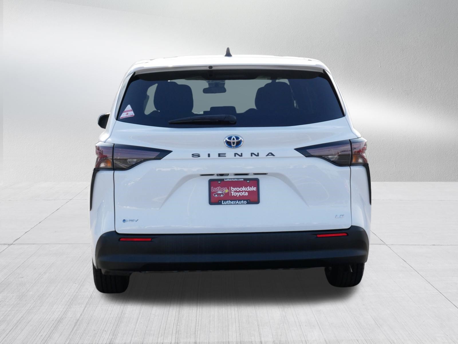 Certified 2025 Toyota Sienna LE FWD image 6