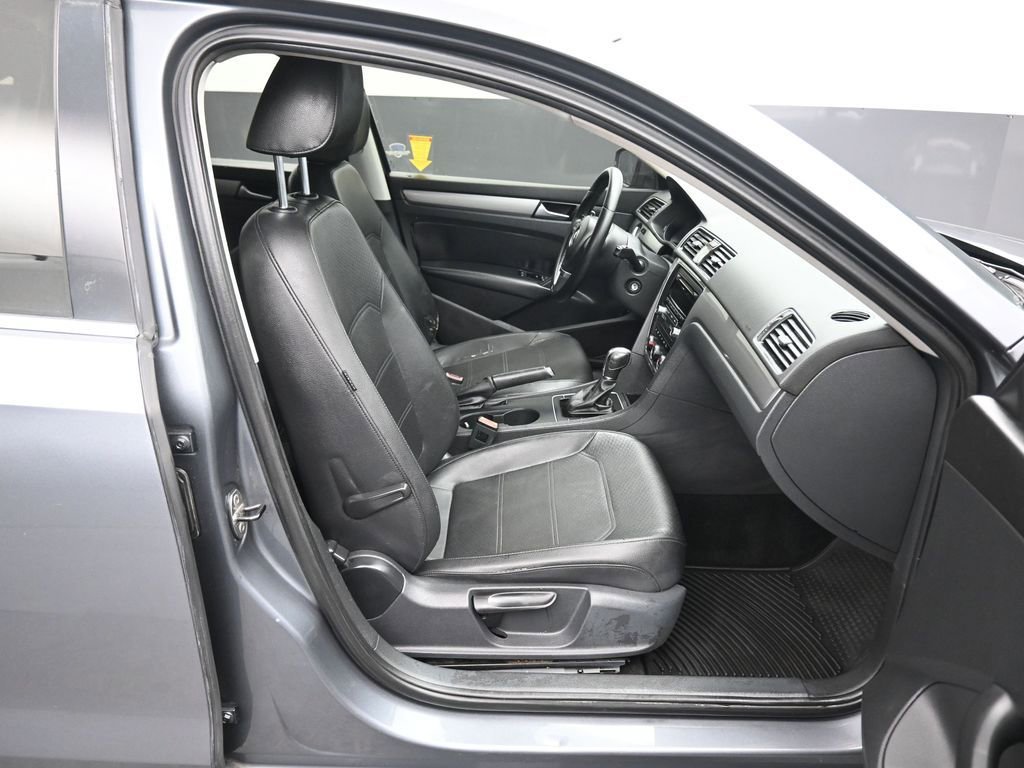 Used 2014 Volkswagen Passat 1.8T Wolfsburg Edition image 37
