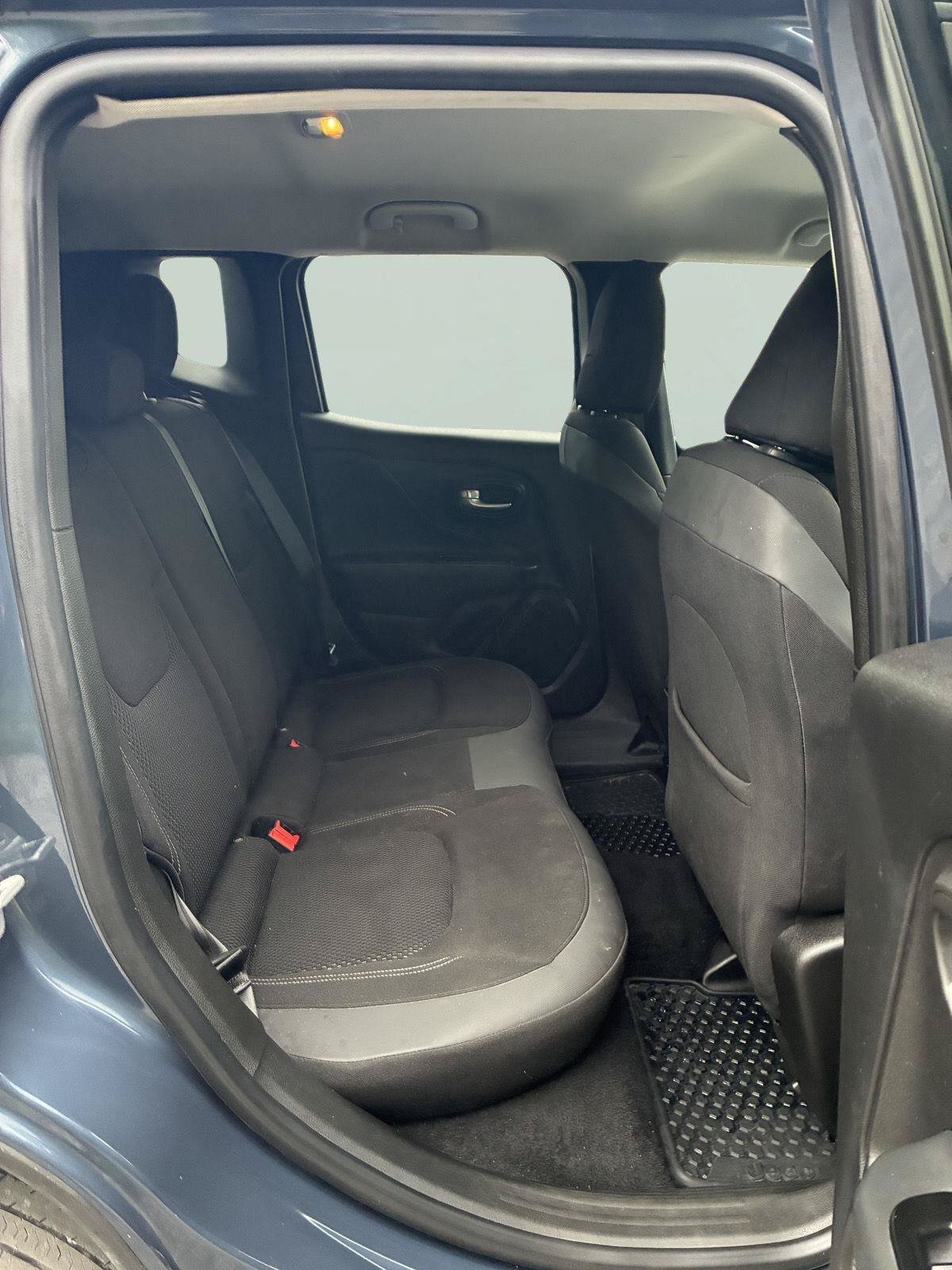 Used 2023 Jeep Renegade Latitude w/ Premium Group AWD/4WD image 11