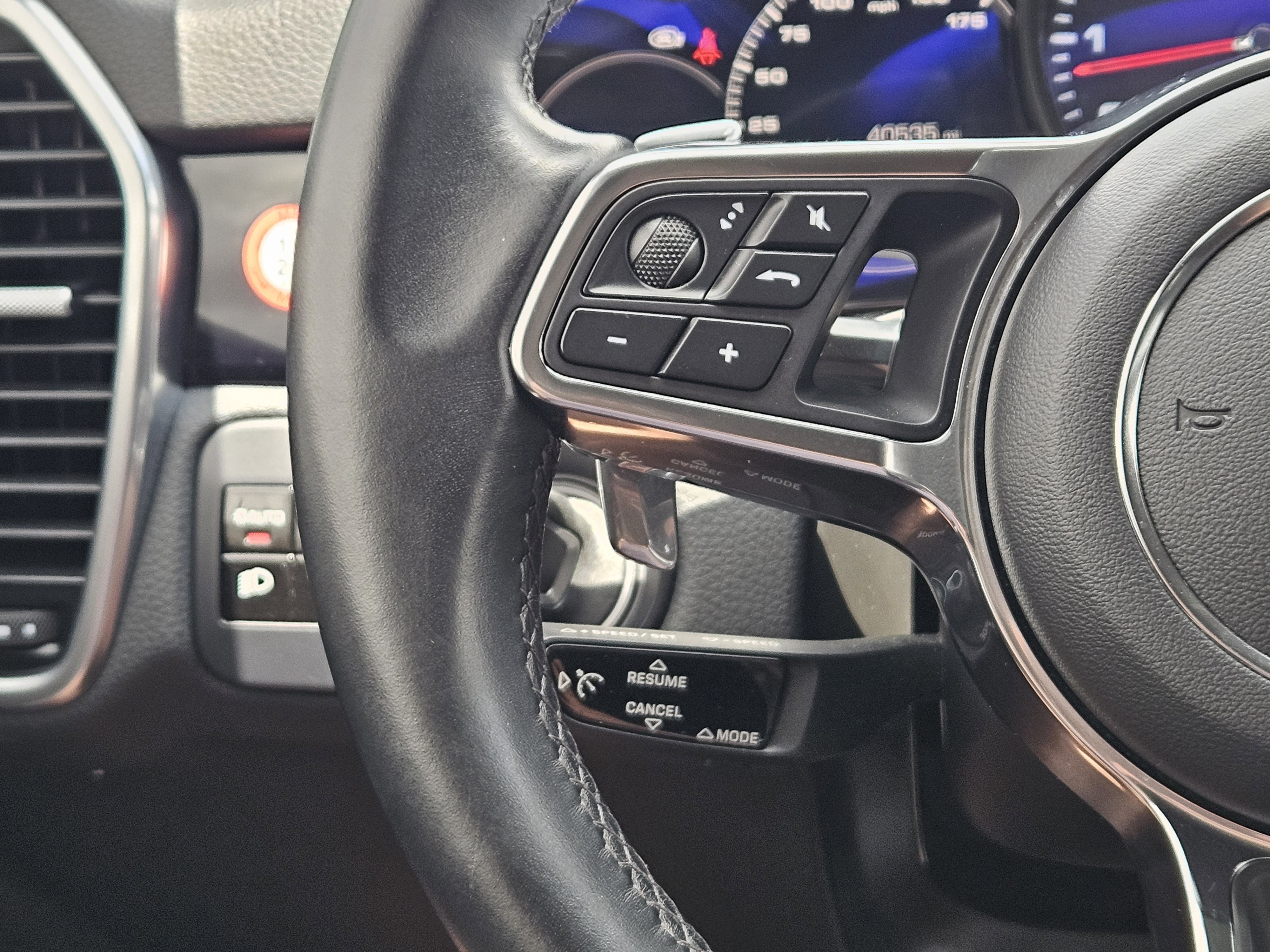 Certified 2020 Porsche Cayenne AWD/4WD image 26