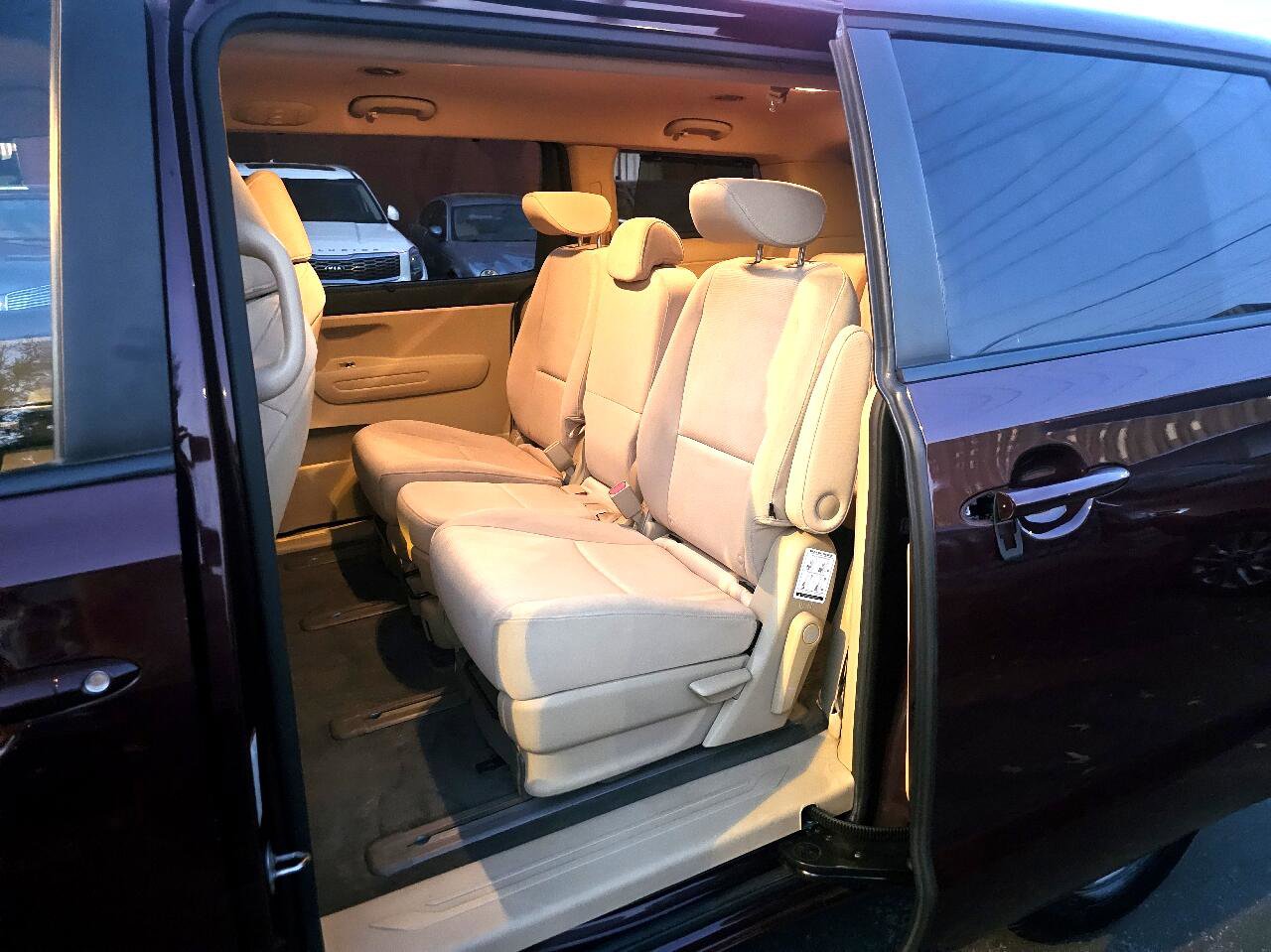 Used 2015 Kia Sedona LX w/ LX Convenience Package image 18