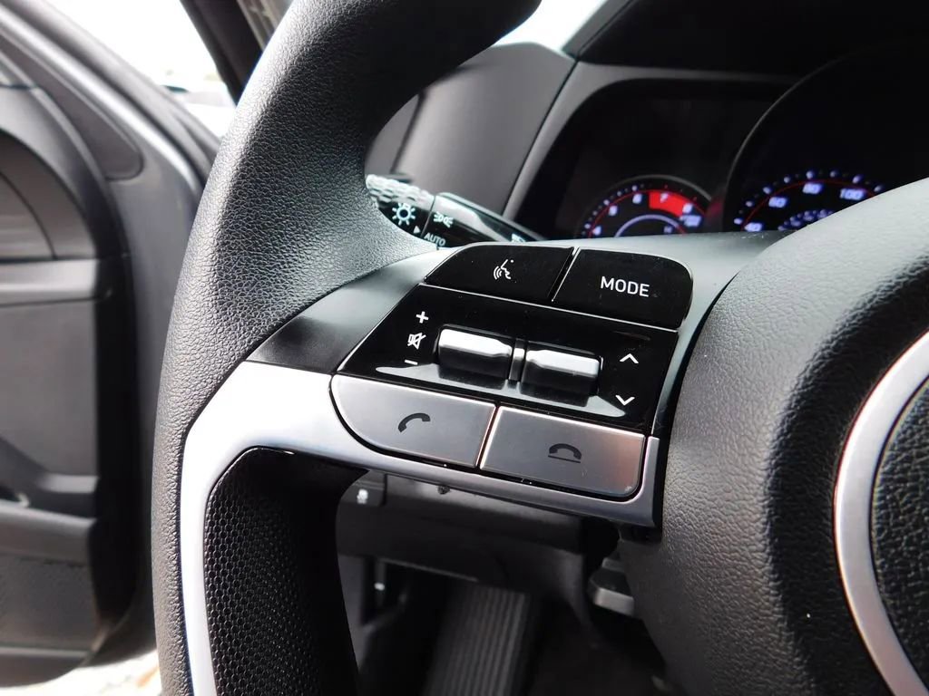 Used 2023 Hyundai Elantra SEL image 18