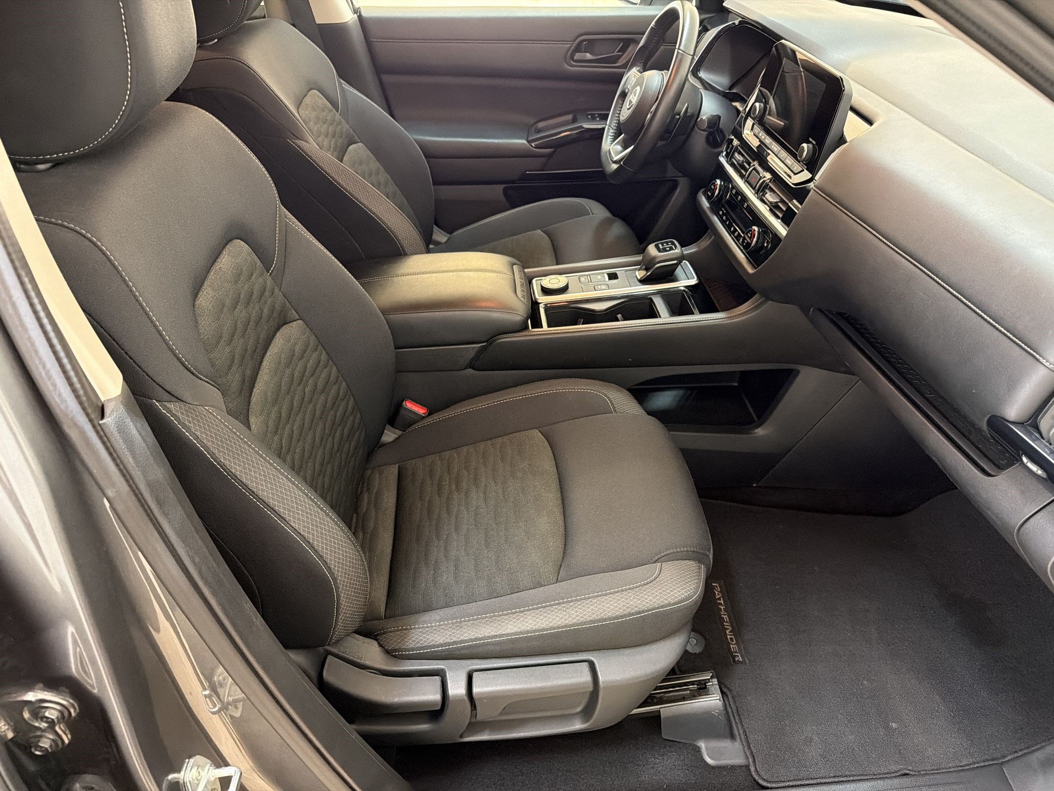 Used 2025 Nissan Pathfinder SV AWD/4WD image 24