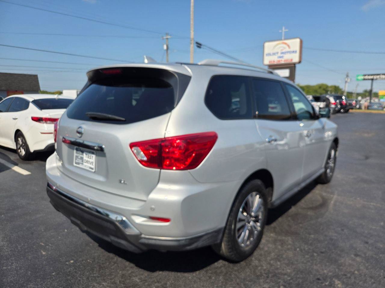Used 2019 Nissan Pathfinder SL FWD image 5
