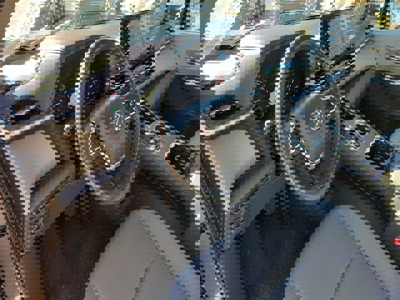 Used 2024 Toyota Sienna XLE image 16