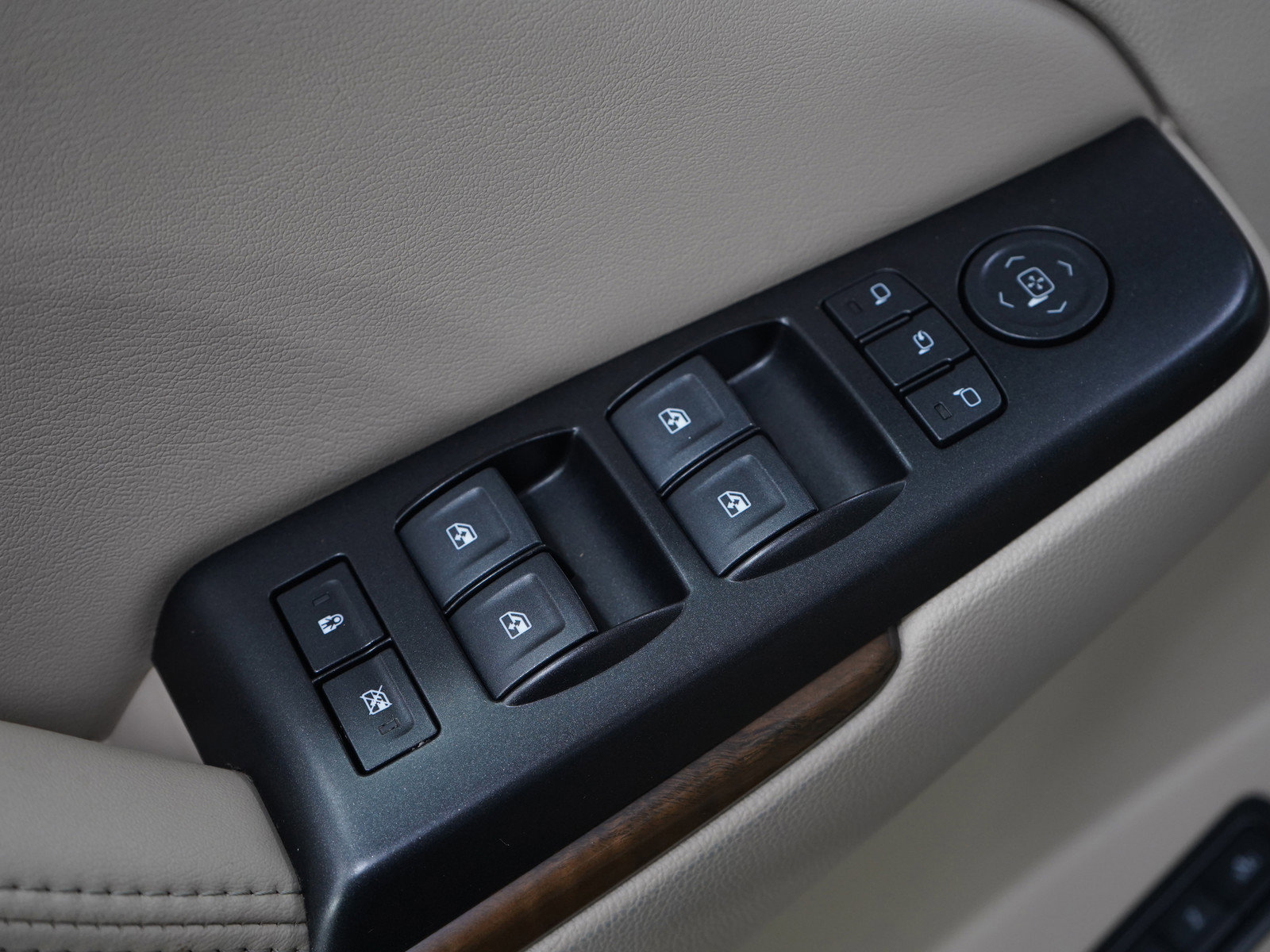 Used 2018 GMC Yukon Denali image 27