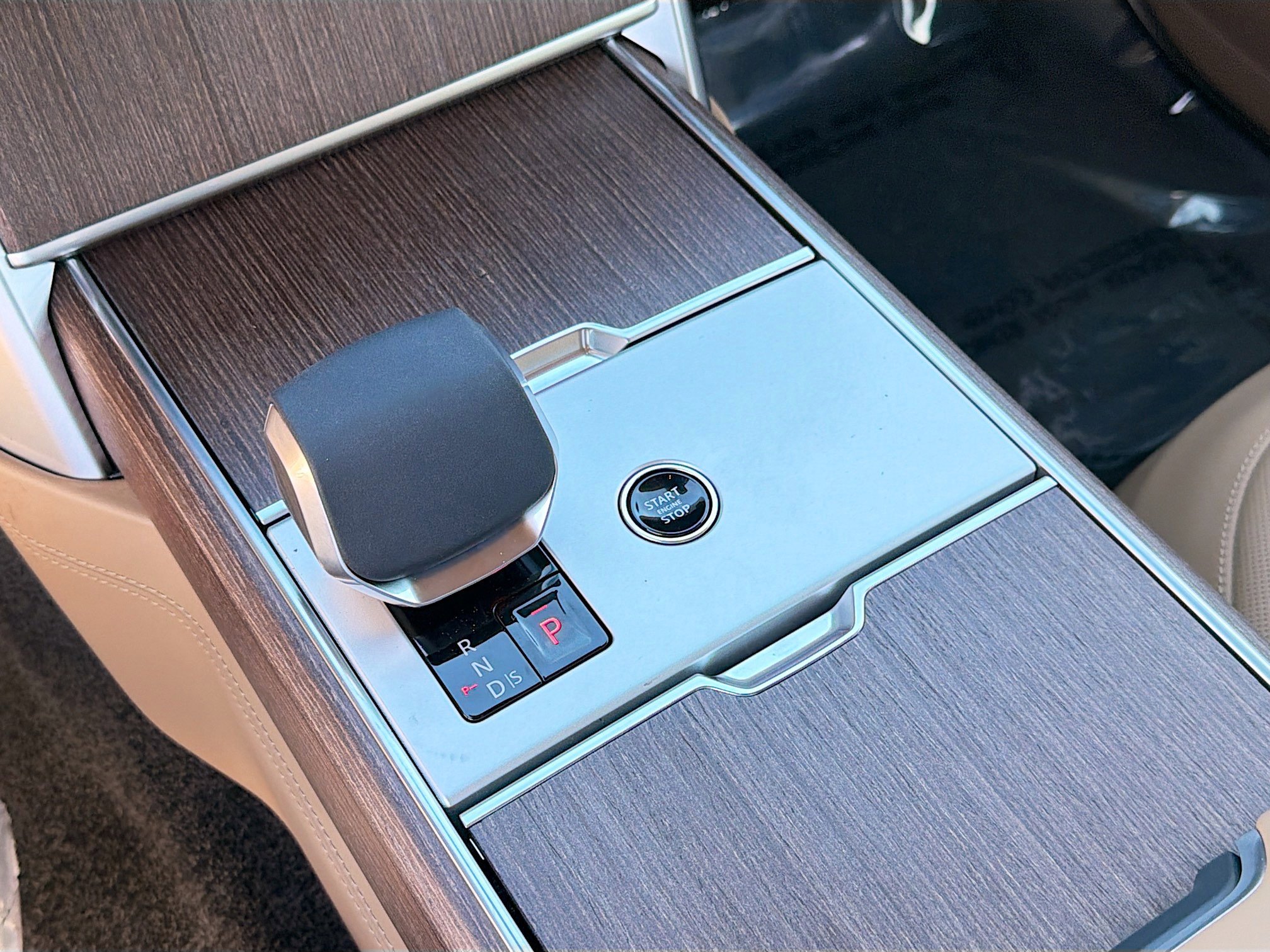 New 2026 Land Rover Range Rover SE image 29