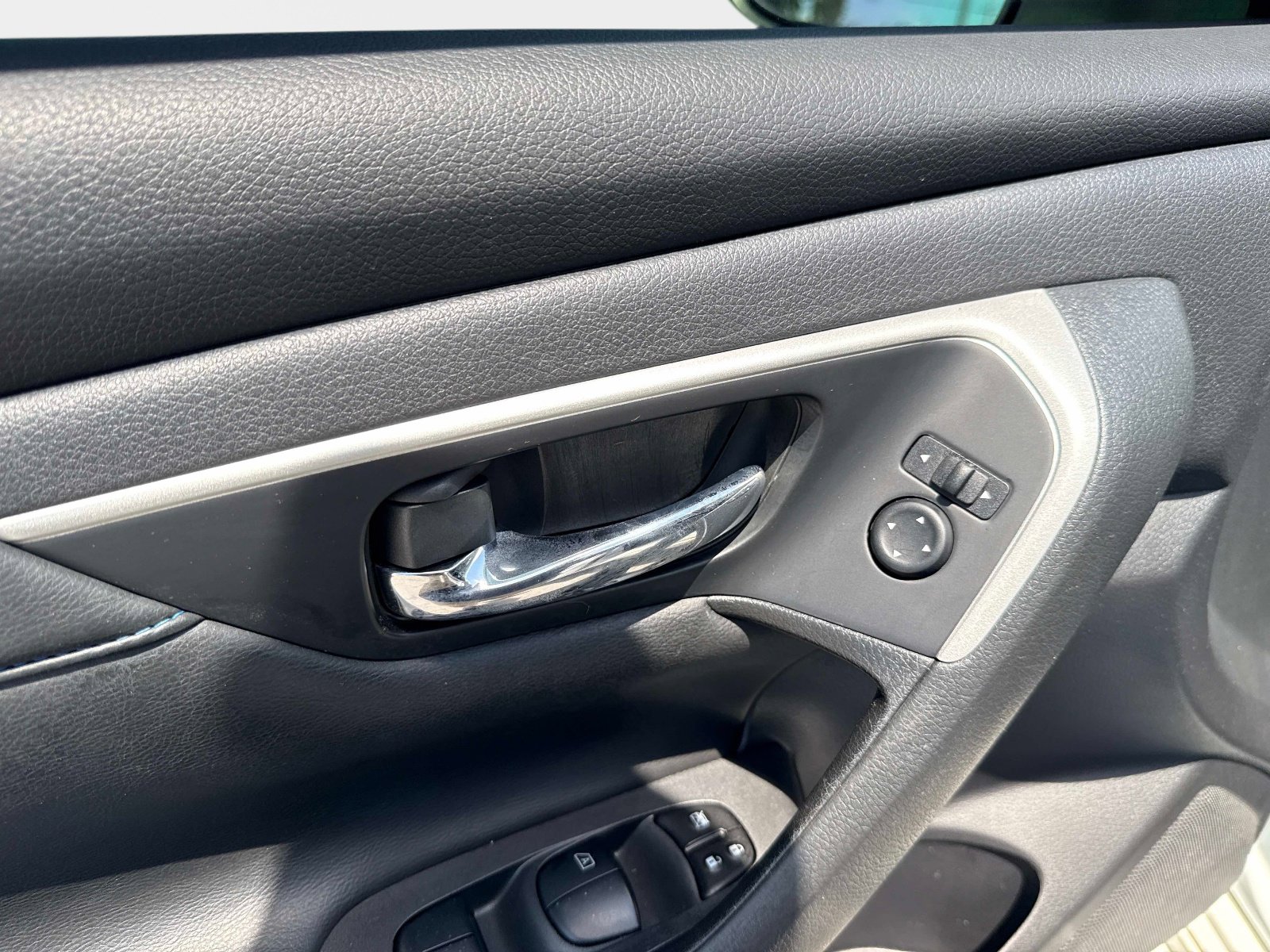 Used 2018 Nissan Altima 2.5 SR FWD image 16