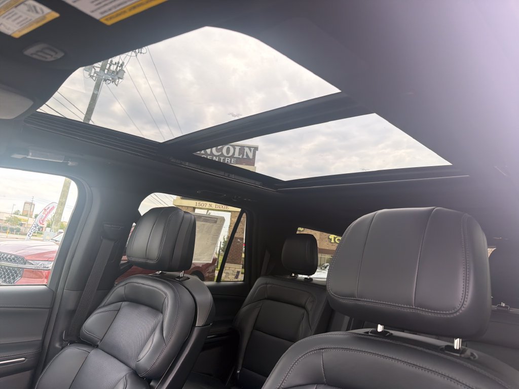 New 2027 Lincoln Navigator Reserve w/ Jet Appearance Package AWD/4WD image 25