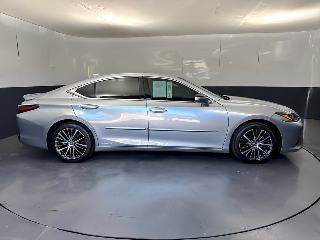 Used 2022 Lexus ES 300h w/ Premium Package FWD image 2