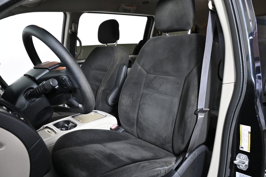 Used 2016 Dodge Grand Caravan SXT image 14