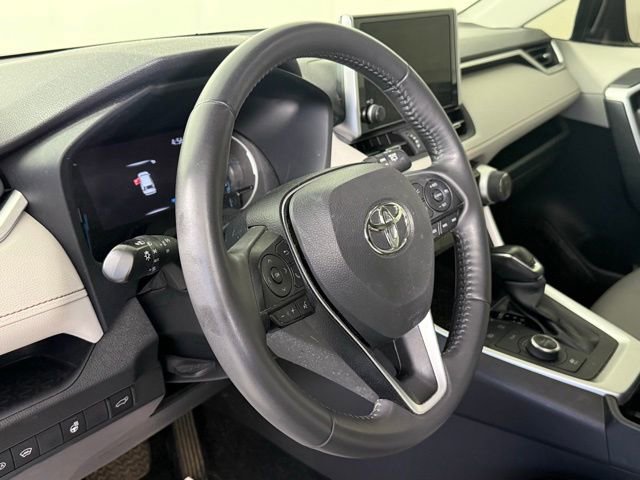 Used 2023 Toyota RAV4 XLE Premium image 15