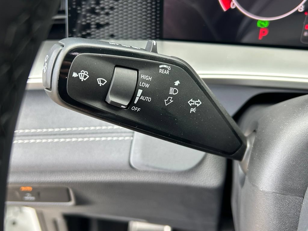 New 2026 Volkswagen Tiguan SE R-Line FWD image 21