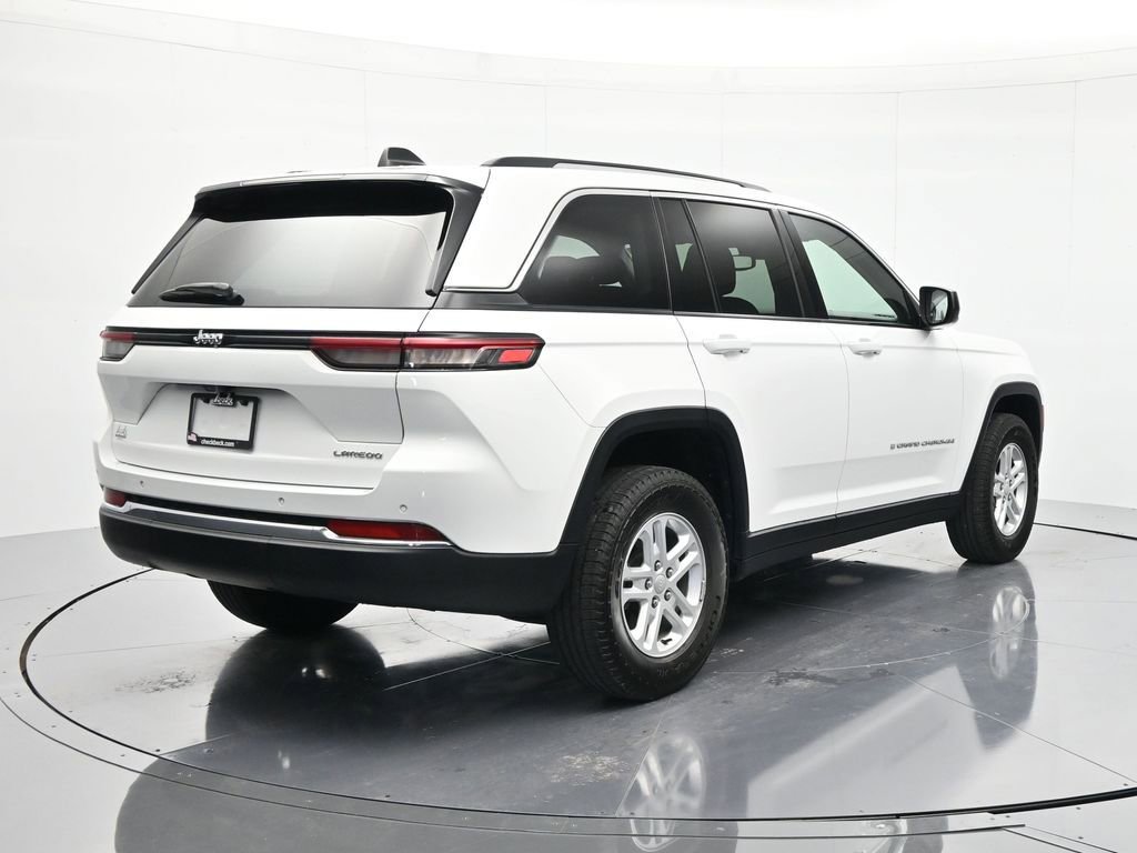 Used 2023 Jeep Grand Cherokee Laredo RWD image 5