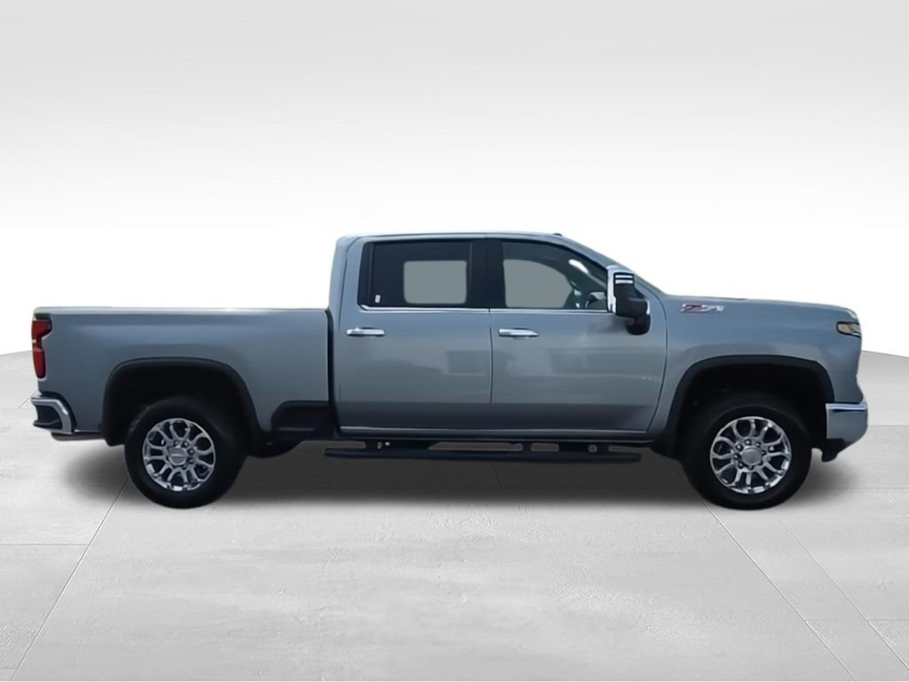 Used 2025 Chevrolet Silverado 2500 LTZ w/ LTZ Plus Package AWD/4WD image 9
