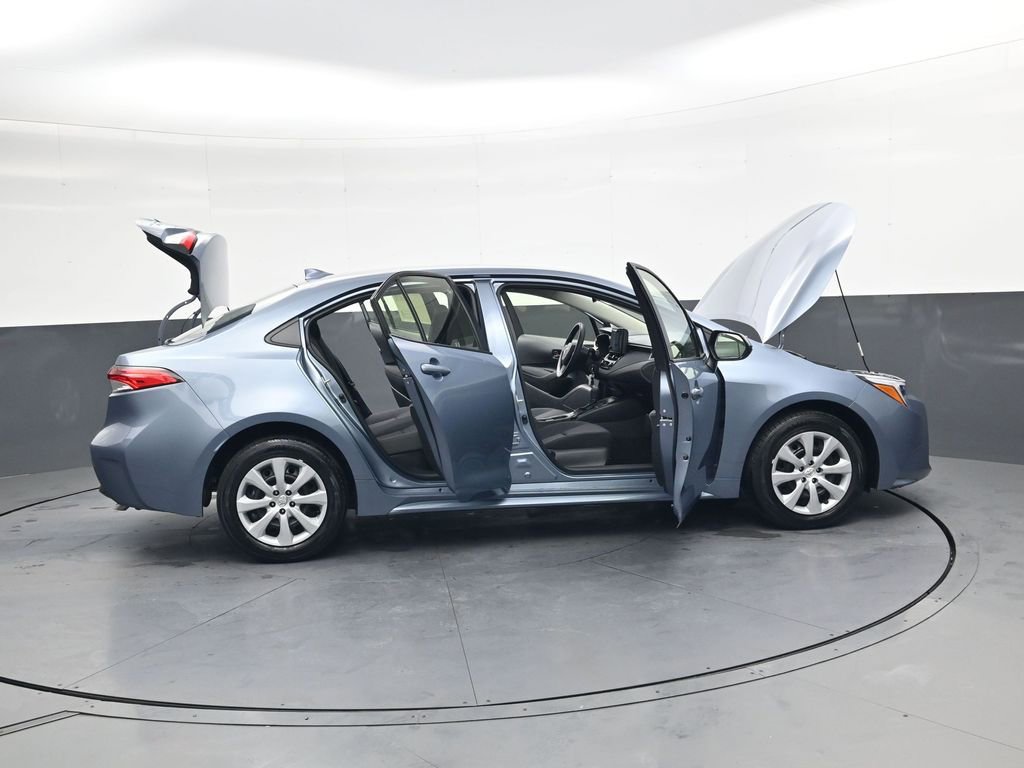 Used 2025 Toyota Corolla LE image 44