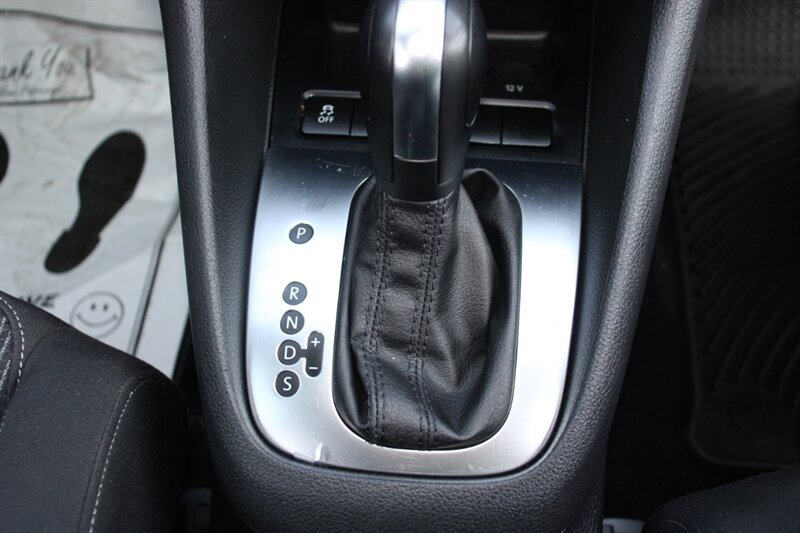 Used 2012 Volkswagen Golf 4-Door FWD image 8