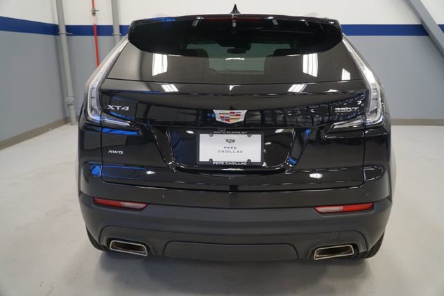 Used 2022 Cadillac XT4 Luxury w/ Cold Weather Package image 5