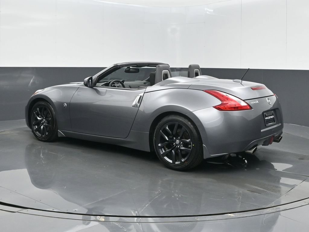 Used 2016 Nissan 370Z Roadster image 16