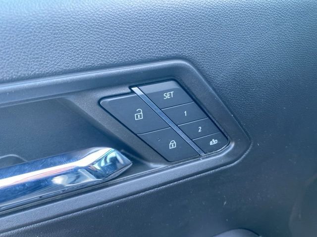 Used 2023 Chevrolet Colorado Z71 w/ Z71 Convenience Package 2 image 18