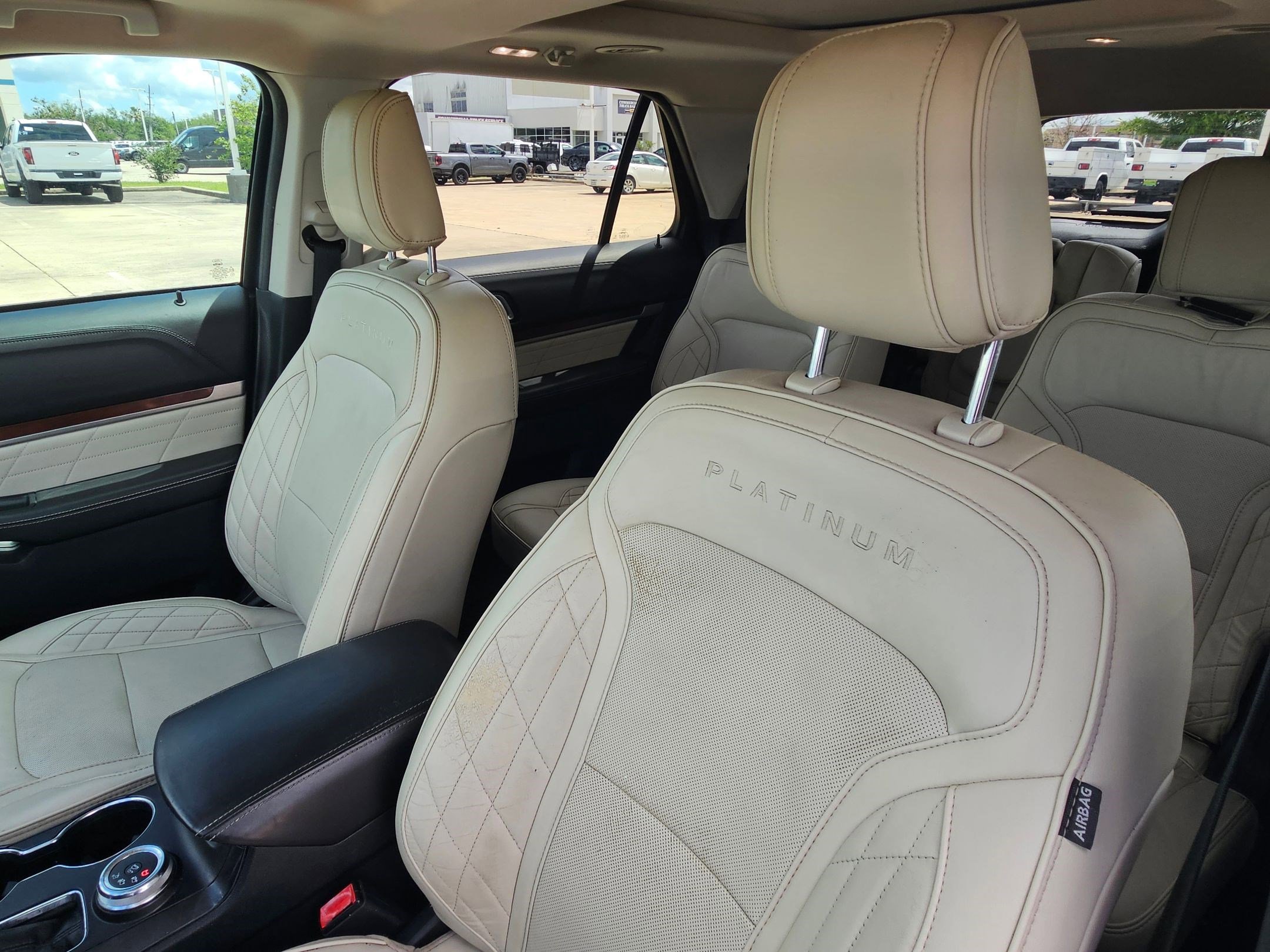 Used 2019 Ford Explorer Platinum image 15