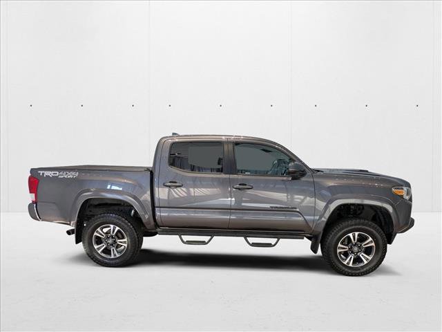 Used 2019 Toyota Tacoma TRD Sport image 4