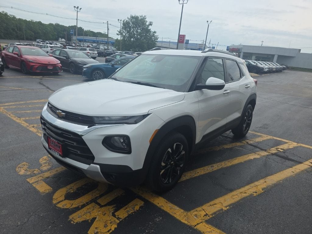 Used 2023 Chevrolet TrailBlazer LT w/ Convenience Package AWD/4WD image 9