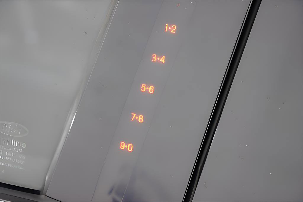 Used 2019 Ford Taurus Limited image 6