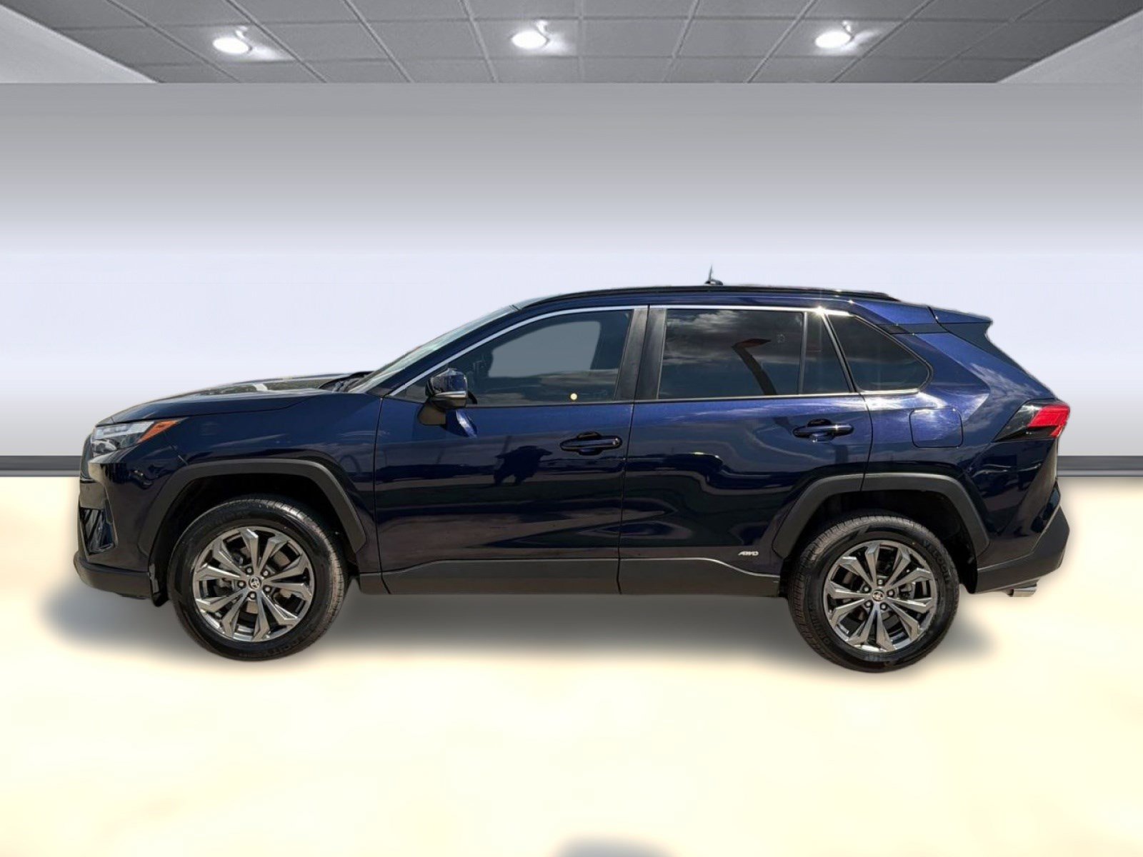Used 2022 Toyota RAV4 XLE Premium AWD/4WD image 2