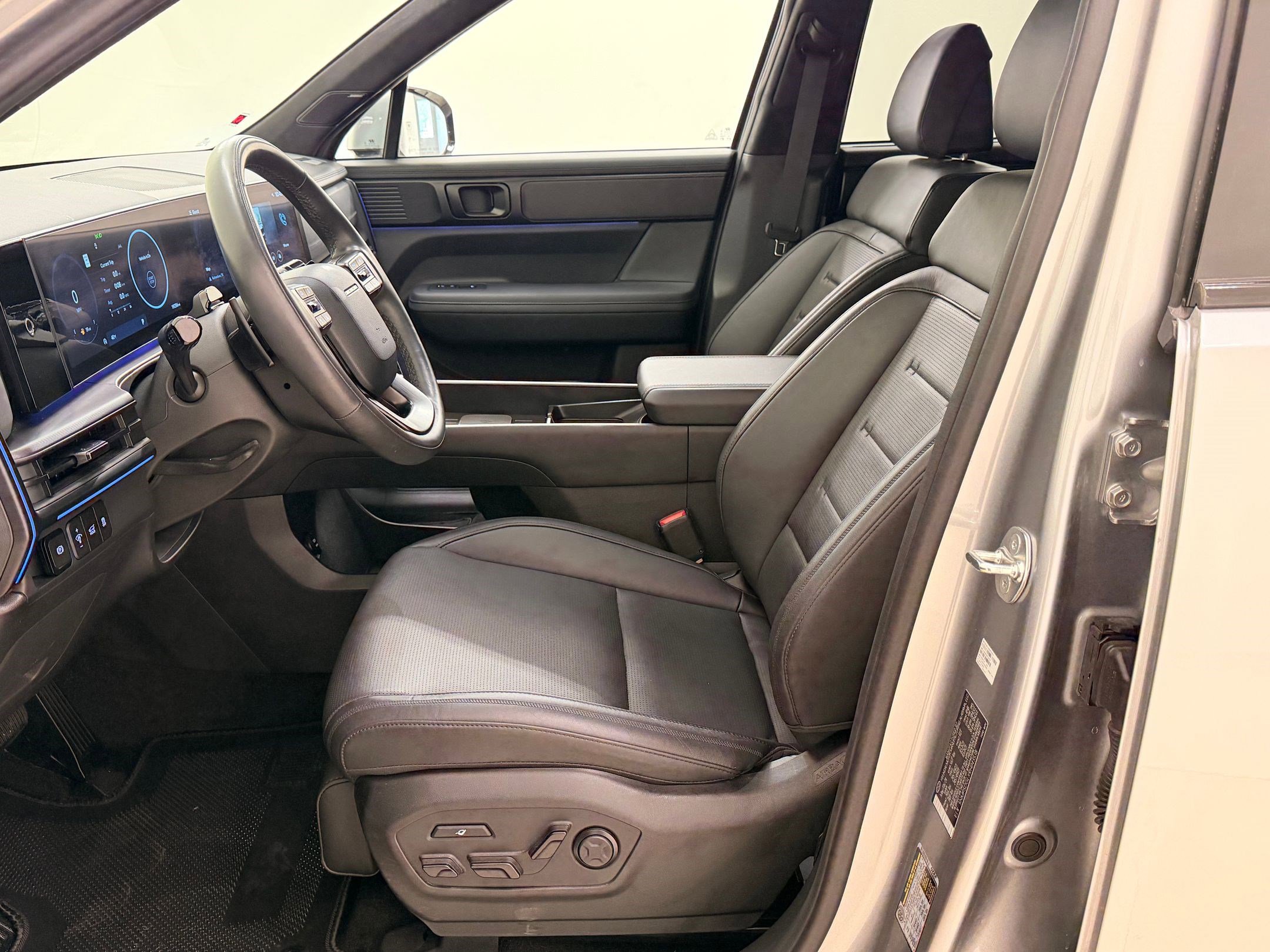 Used 2024 Hyundai Santa Fe Calligraphy image 5