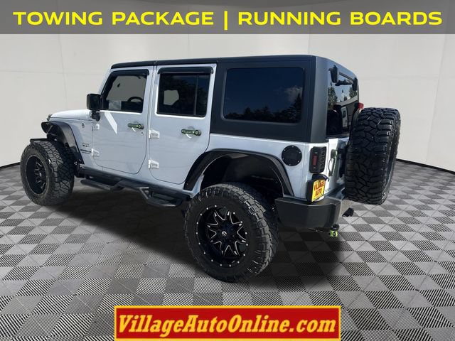 Used 2016 Jeep Wrangler Unlimited Sahara w/ Connectivity Group AWD/4WD image 2