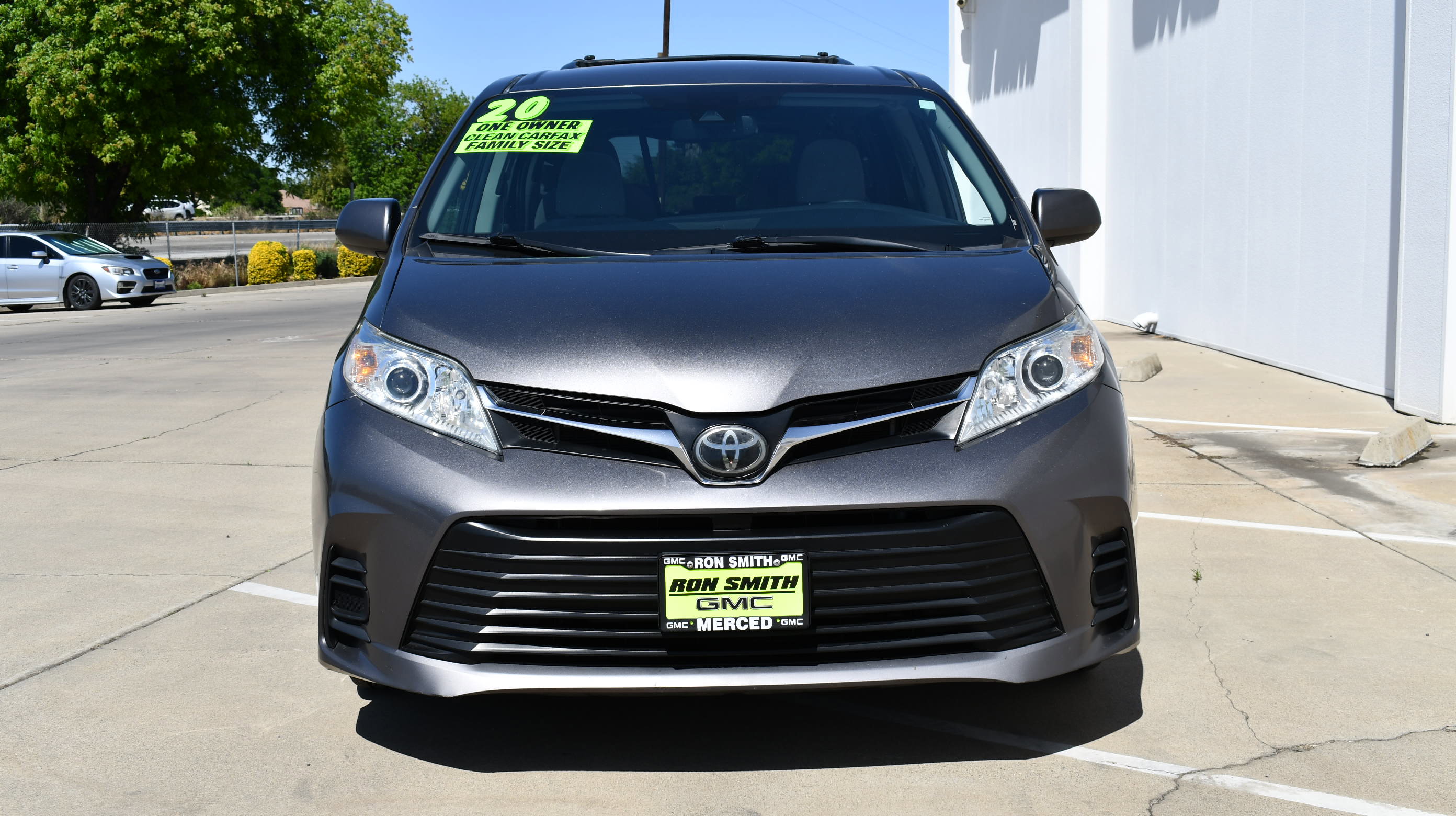 Used 2020 Toyota Sienna LE w/ Carpet Mat Package image 3