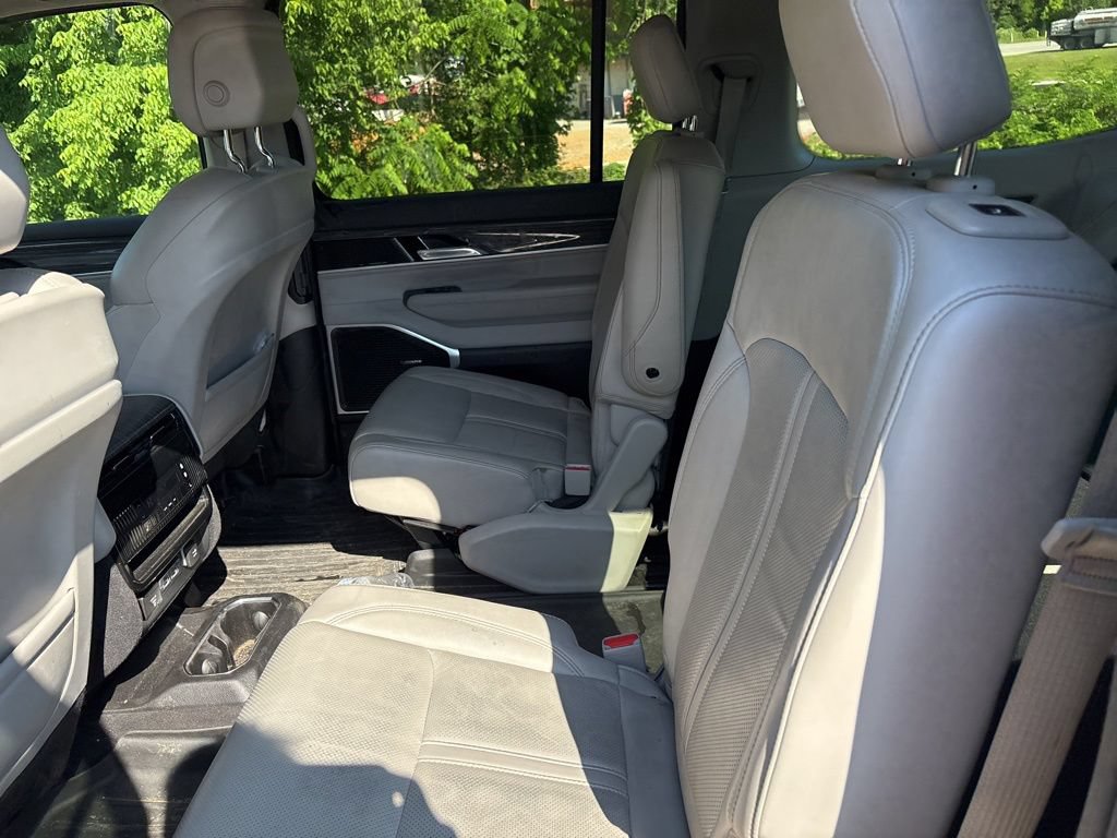 Used 2022 Jeep Wagoneer Series III w/ Flexible Seating Group AWD/4WD image 12