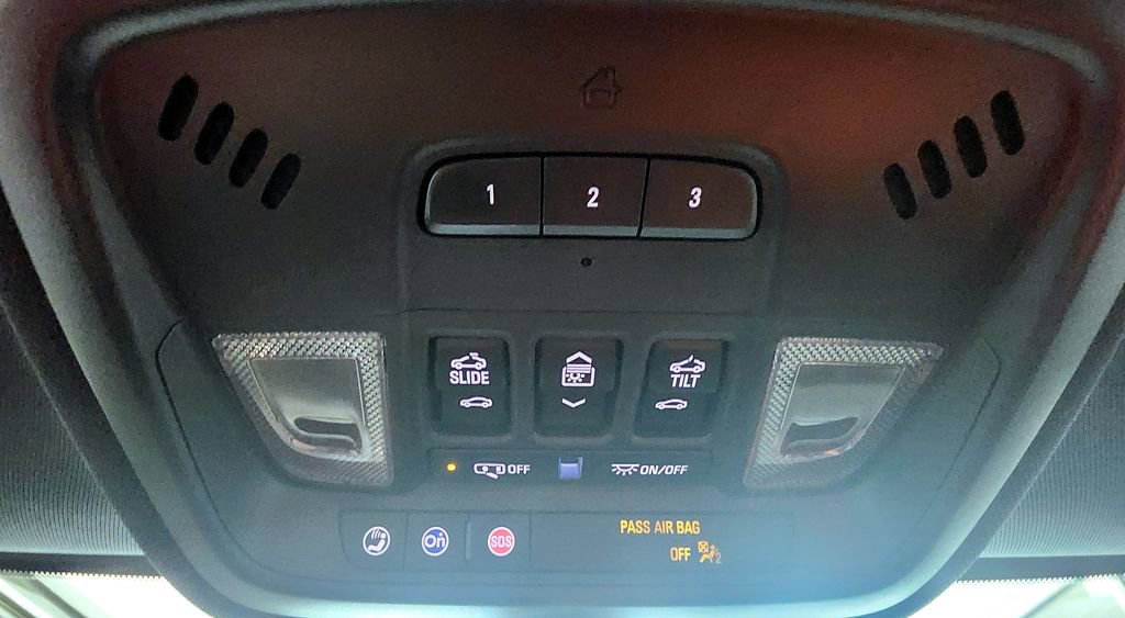 Used 2023 Chevrolet Traverse RS image 40