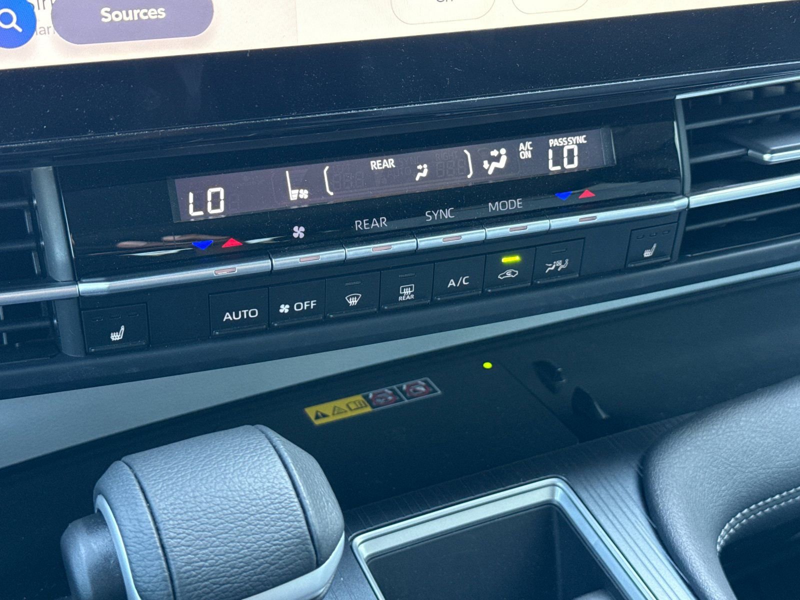 Used 2025 Toyota Sienna XLE w/ XLE Plus Package image 21