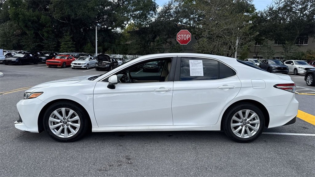 Used 2018 Toyota Camry LE image 12