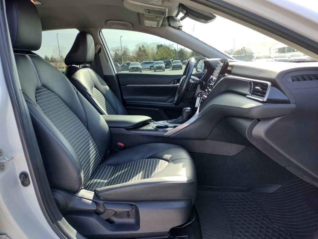 Used 2023 Toyota Camry SE FWD image 9