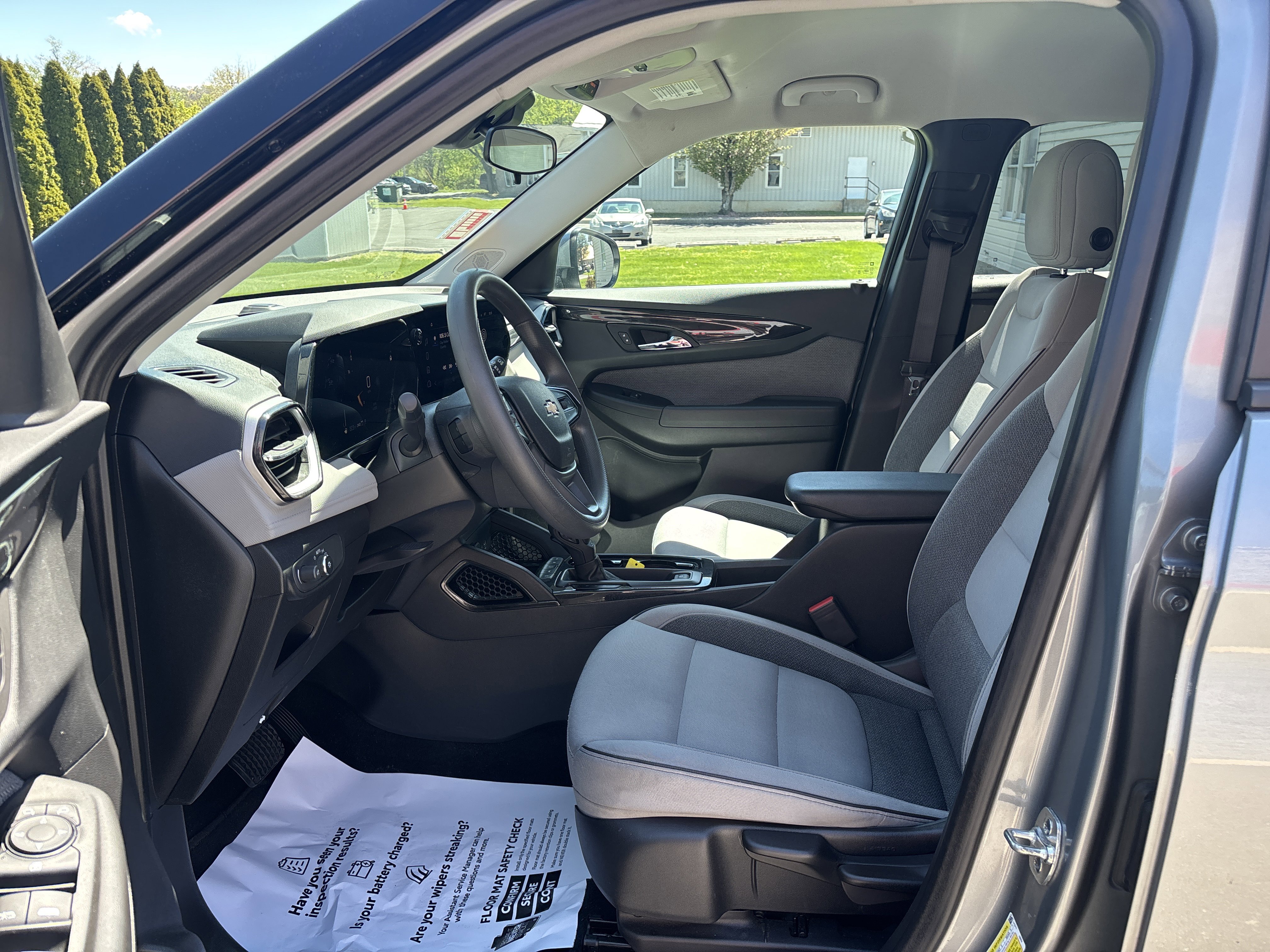 Used 2025 Chevrolet TrailBlazer LT AWD/4WD image 13