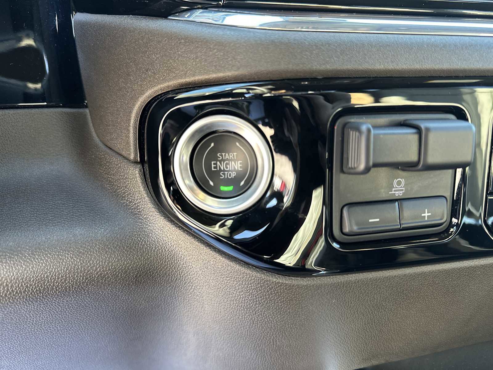 Used 2024 GMC Sierra 1500 SLT w/ SLT Premium Plus Package image 22