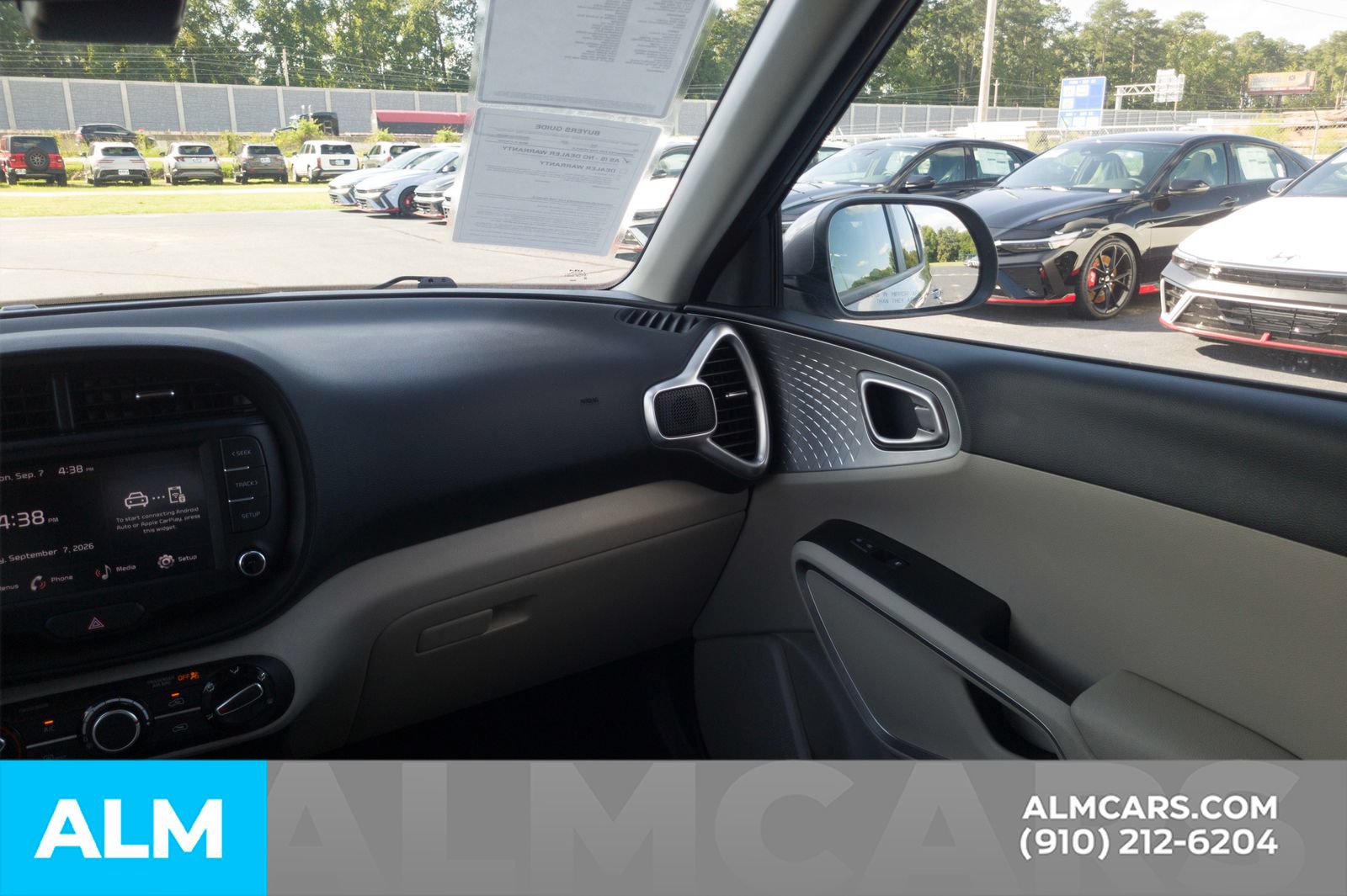 Used 2025 Kia Soul LX w/ LX Technology Package FWD image 18